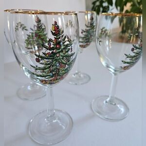Festive Wine Glasses with Christmas Tree Design